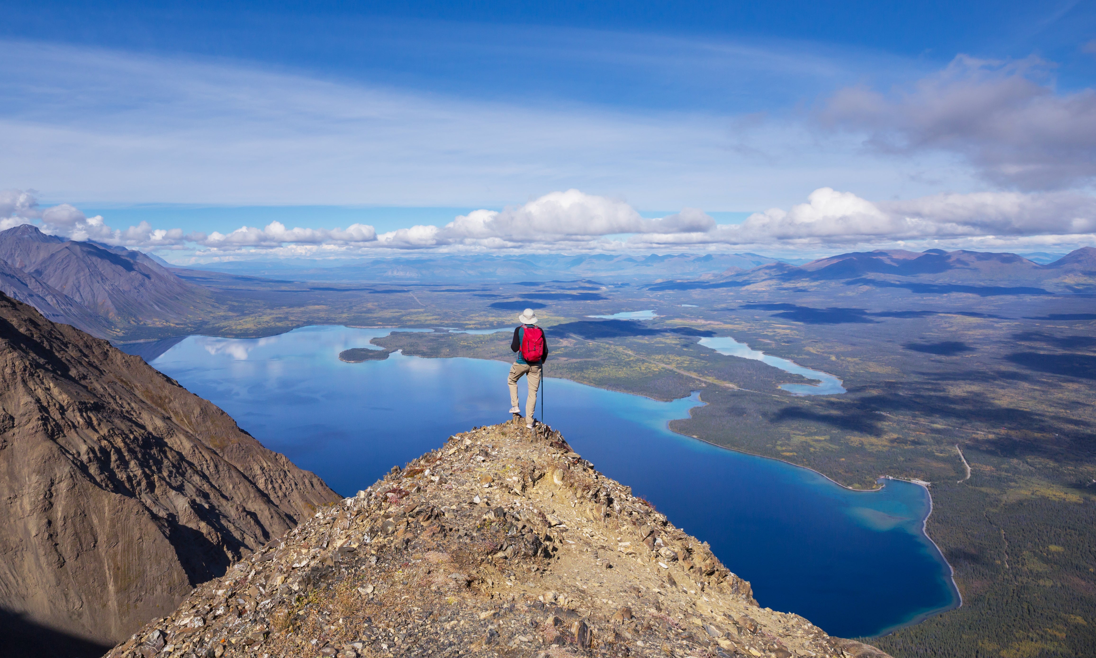 10 Essential Tips for Hiking in the Canadian Wilderness